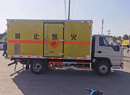 玉树爆破器材运输车